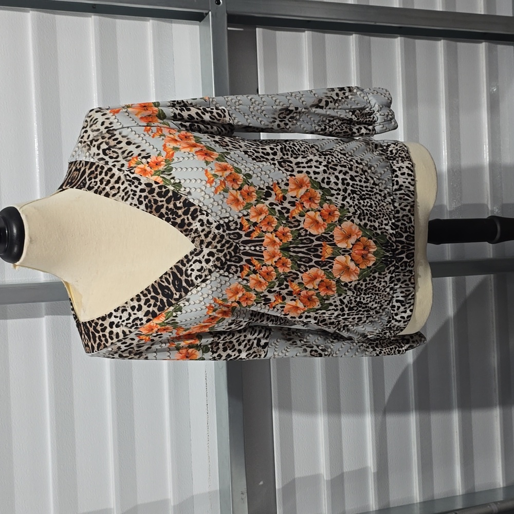 Venus Mixed Print V-Neck Top Size Medium